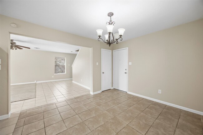 802 Oak W Dr
