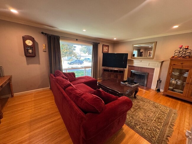 Photo - Fully Furnished 3BED/2BATH SFH For Rent in the Desirable City of San Leandro, Ca!!!!
