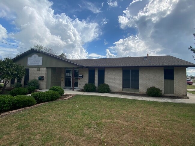 Building Photo - 1200 Meadow Park Ln Unit #1200