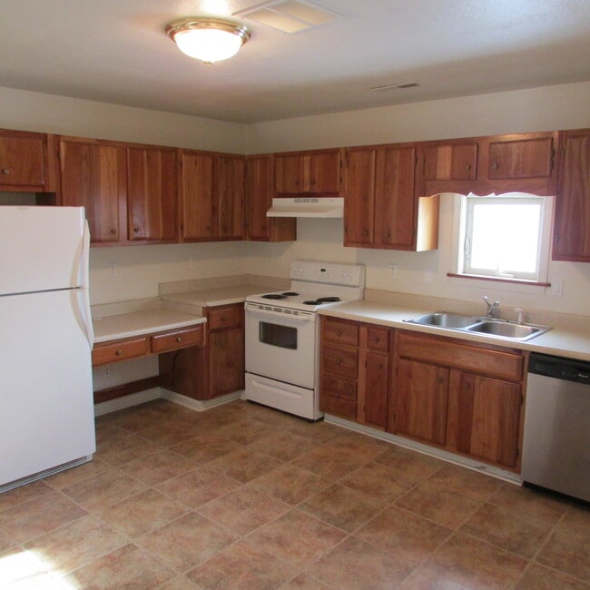 Kitchen - 2152 Frances St Unit 2152