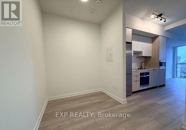 Photo - 1007 The Queensway Unité 505