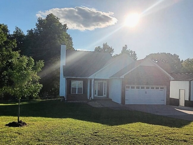 Building Photo - 4 Bedroom Beauty on 1/2 Acre! Rental