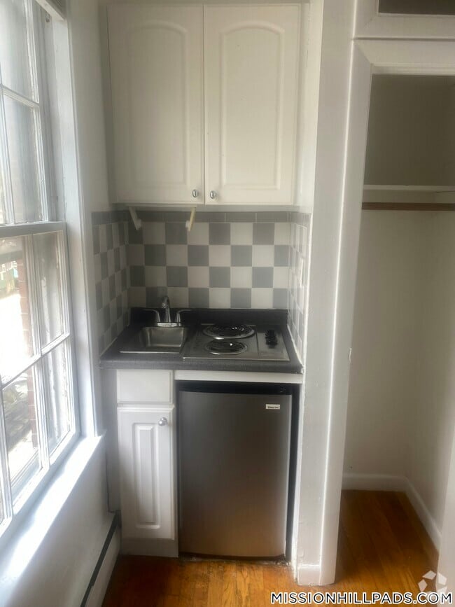 Building Photo - 28 S Huntington Ave Rental