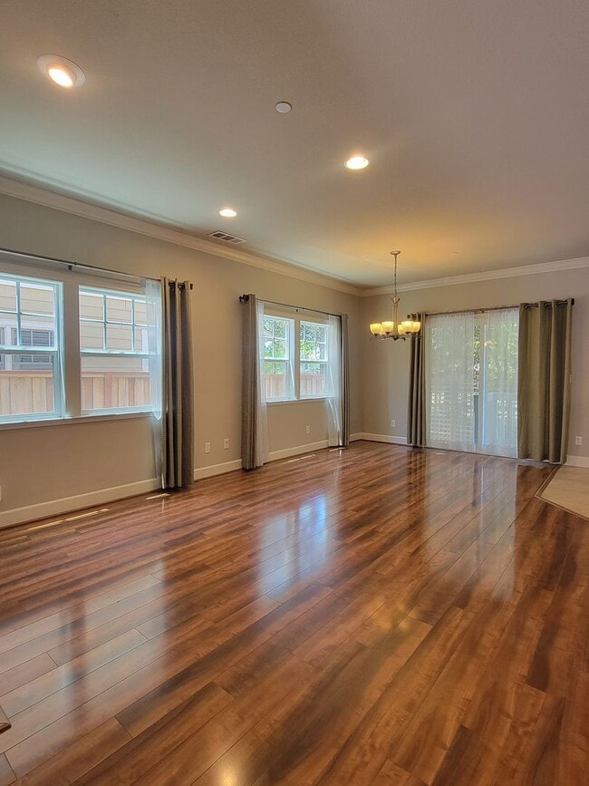 Charming Midtown Petaluma – 3 Bed, 2.5 Bath - Charming Midtown Petaluma  – 3 Bed, 2.5 Bath House