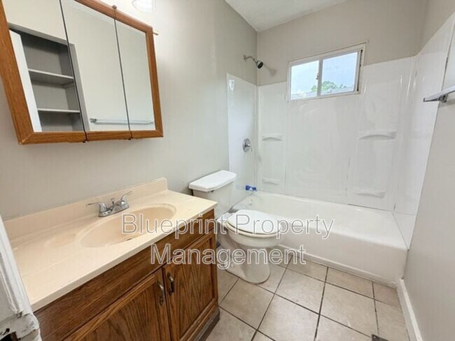 Photo - 3373 33rd Pl N