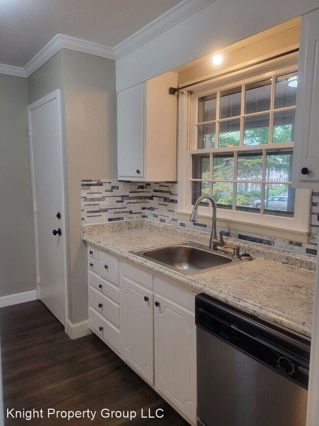 Photo - 2 br, 1 bath House - 2934 Carriage Drive