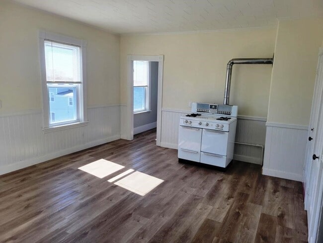 Photo - 73 1/2 Esther St Unit 3