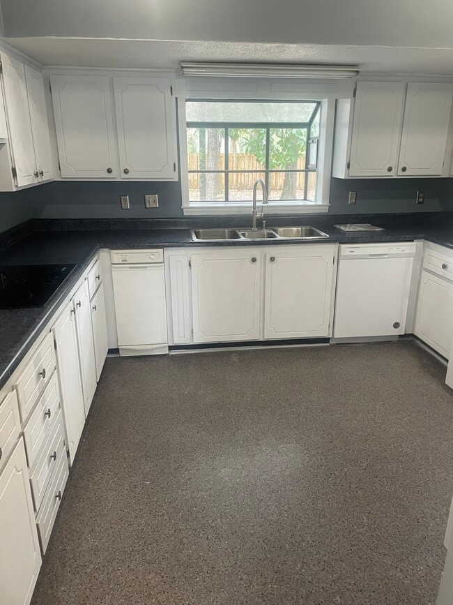 Photo - 129 Dutch Island Dr