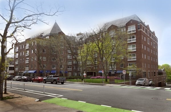 Building Photo - 950 Massachusetts Ave Unit 2C