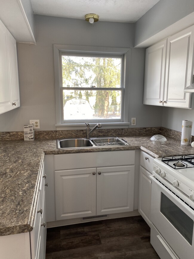 Building Photo - 221 W Elm St Rental