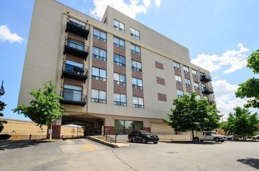 Building Photo - 2451 W Howard St Rental