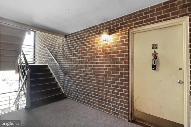 Building Photo - 1423 Northgate Square Unit 23/21C