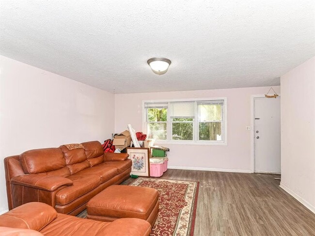 Photo - 636 E 108th St Unidad A