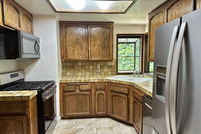 Photo - 4608 Saloma Ave