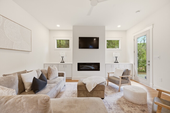 Photo - 205 Whitefoord Ave NE