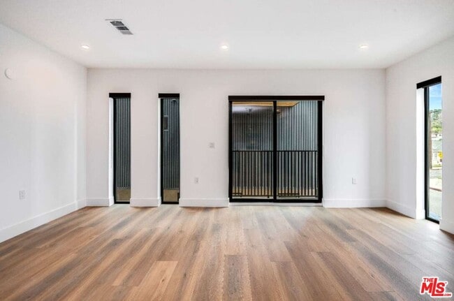 Photo - 354 Newland St