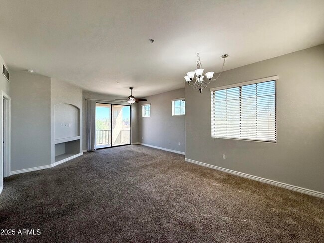 Photo - 1456 E 9th St