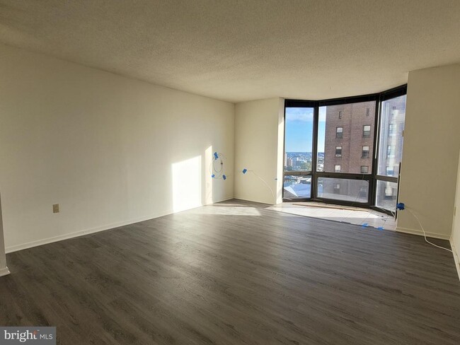 Photo - 2018 Walnut St Apartment Unit 18F