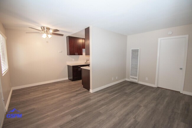 Photo - 4060 Euclid North