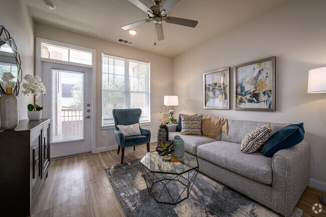 1BR, 1BA - 716SF