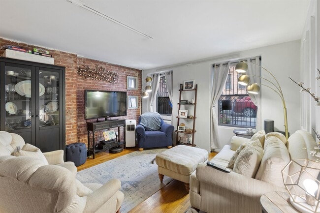 Photo - 1115 Bloomfield St Unidad GRDN