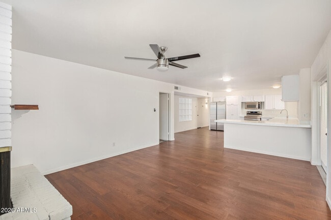 Building Photo - 108 W Balboa Dr