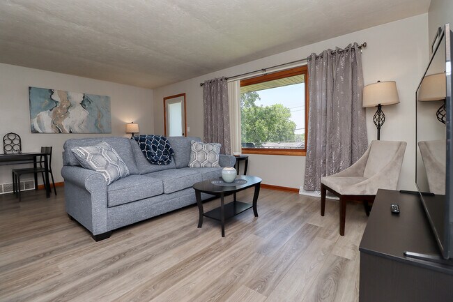 Photo - 4620 Van Dorn St