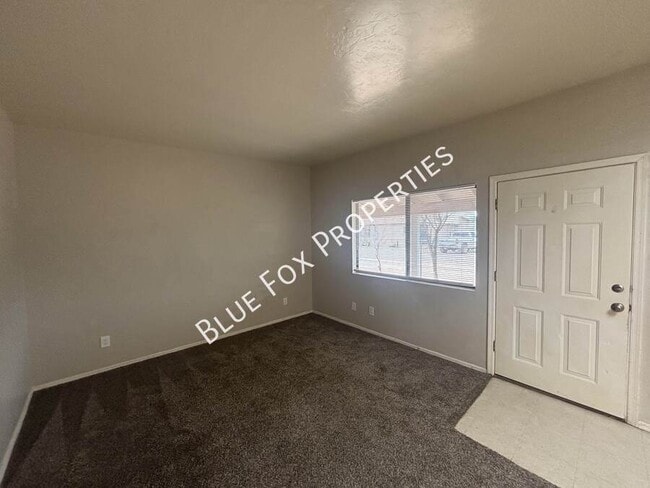 Photo - 110 W Delano St