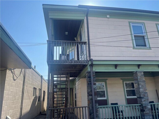 Photo - 585 Main St Unit 2B