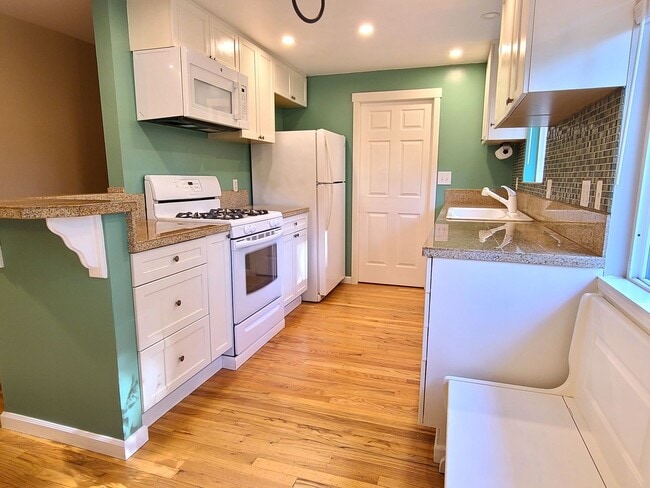 Photo - Charming 3Bd/2Ba Kirkland Home with Huge Yard!