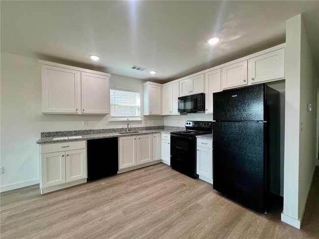 Photo - 525 NW 69th Ave