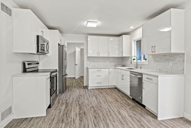 Photo - 7331 SW Oak St