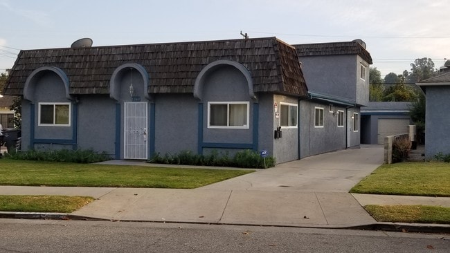 Duplex - 1344 E Windsor Rd Unit A/front