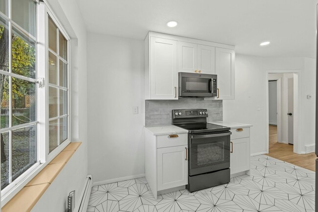 Photo - 2011 Woodburn St