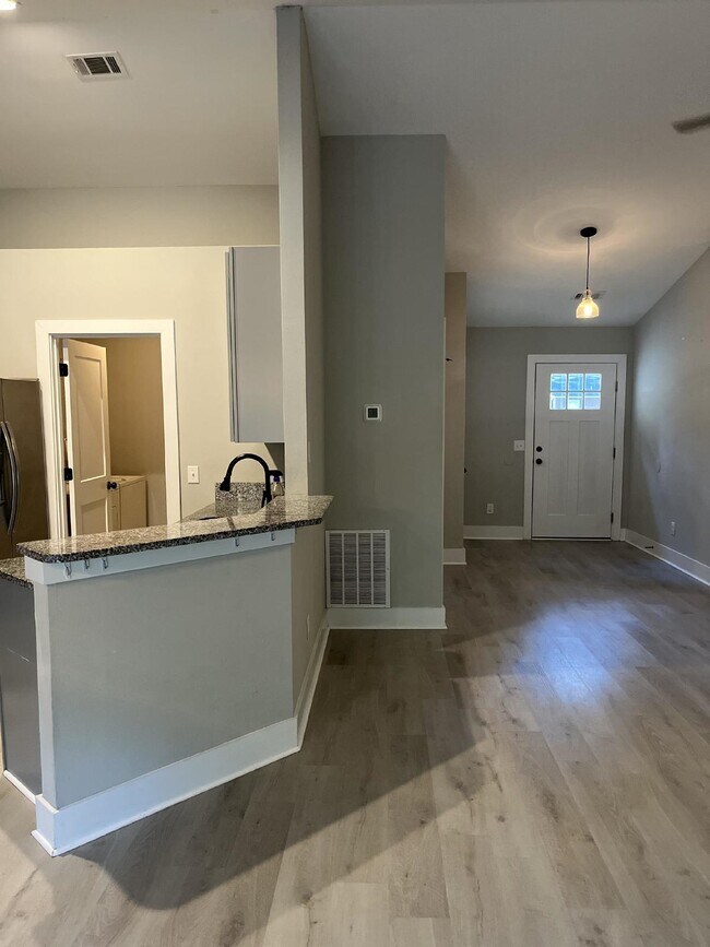 Photo - Stunning 3 bed, 2 bath in Grove Point!!!