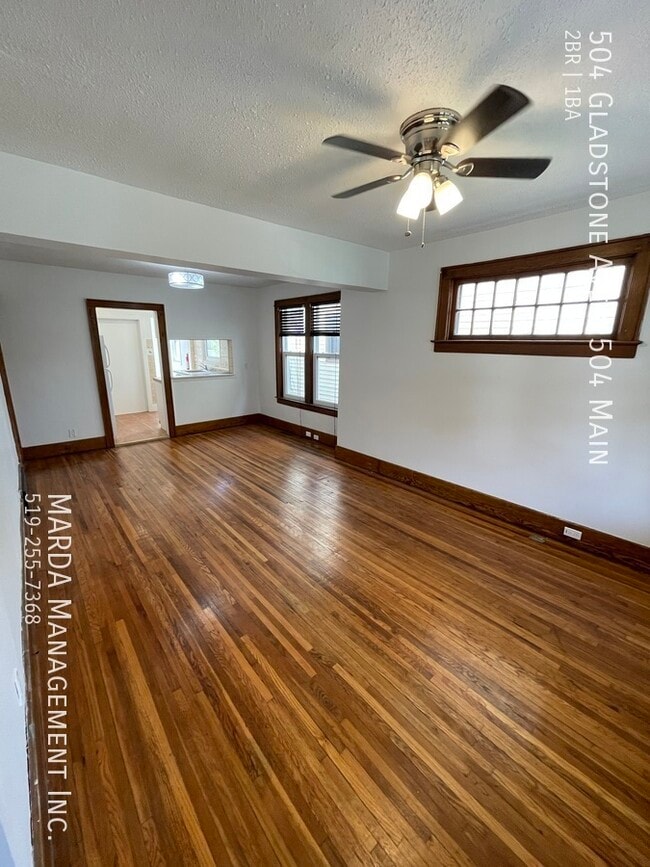 Building Photo - BRIGHT & SPACIOUS 2 BED / 1 BATH Unit 504 Main