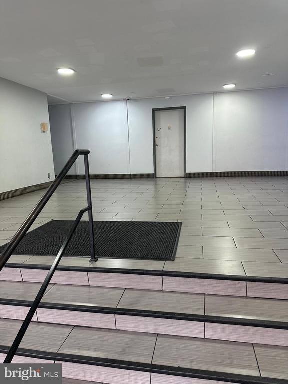 Building Photo - 5801 Quantrell Ave Unit 407