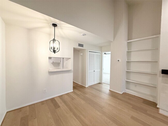 Photo - 1860 White Oak Dr Unit 376