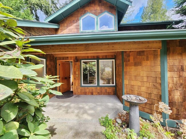 Photo - Beautiful 3 Bed 2.5 Bath Waterfront Home i...