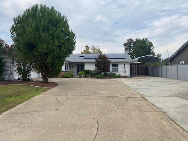 Photo - Beautiful Home w/ Pool