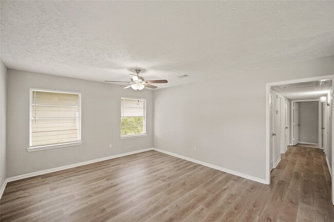 Photo - 5822 Glenhurst Dr