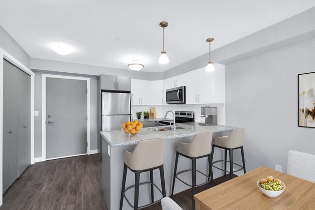 Photo - 728 Meaford Avenue