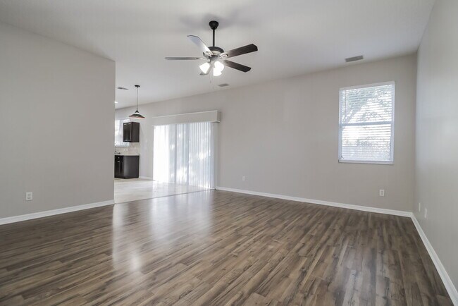 395 Lancer Oak Dr