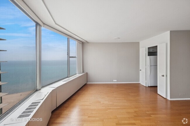 Building Photo - 5757 N Sheridan Rd Rental