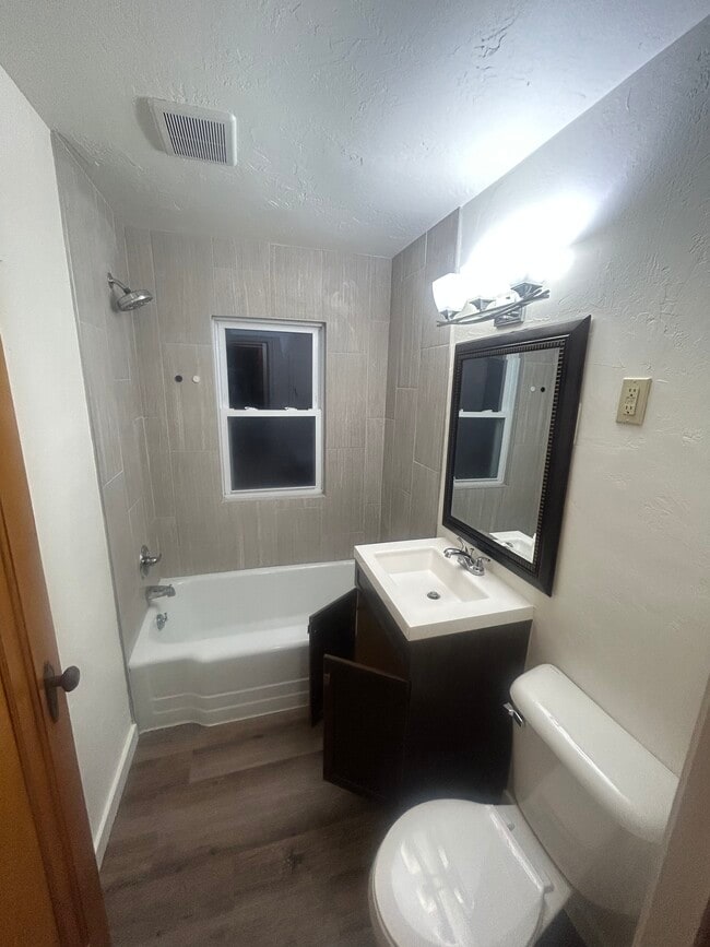 Photo - 322 E 2nd St