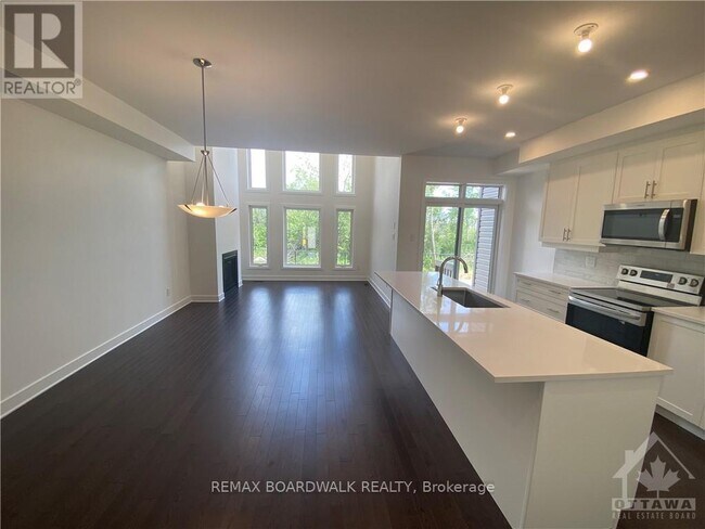 Photo - 228 Bristol Cres