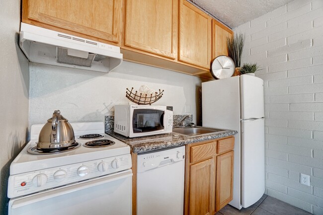 Kitchen - University Manor Apartments