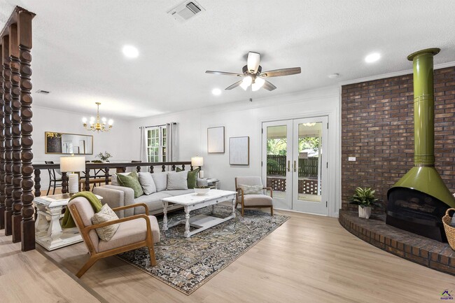 Photo - 1726 Greenwood Cir