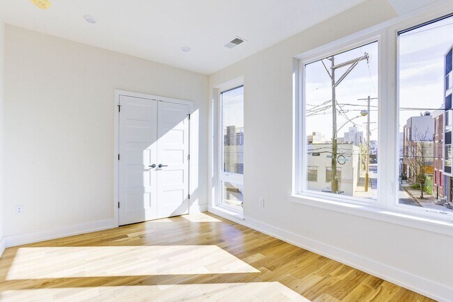 Photo - 2010 Amber St Unit 2