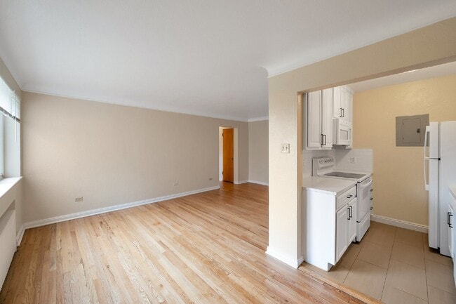 Photo - Large two Bed / One bath condo in great Art deco building near Washington park. Unidad 104